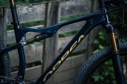 50% avslag! Orbea OIZ M-Pro TR (Carbon Blue/Gold), Str. Large. Karbonhjul!