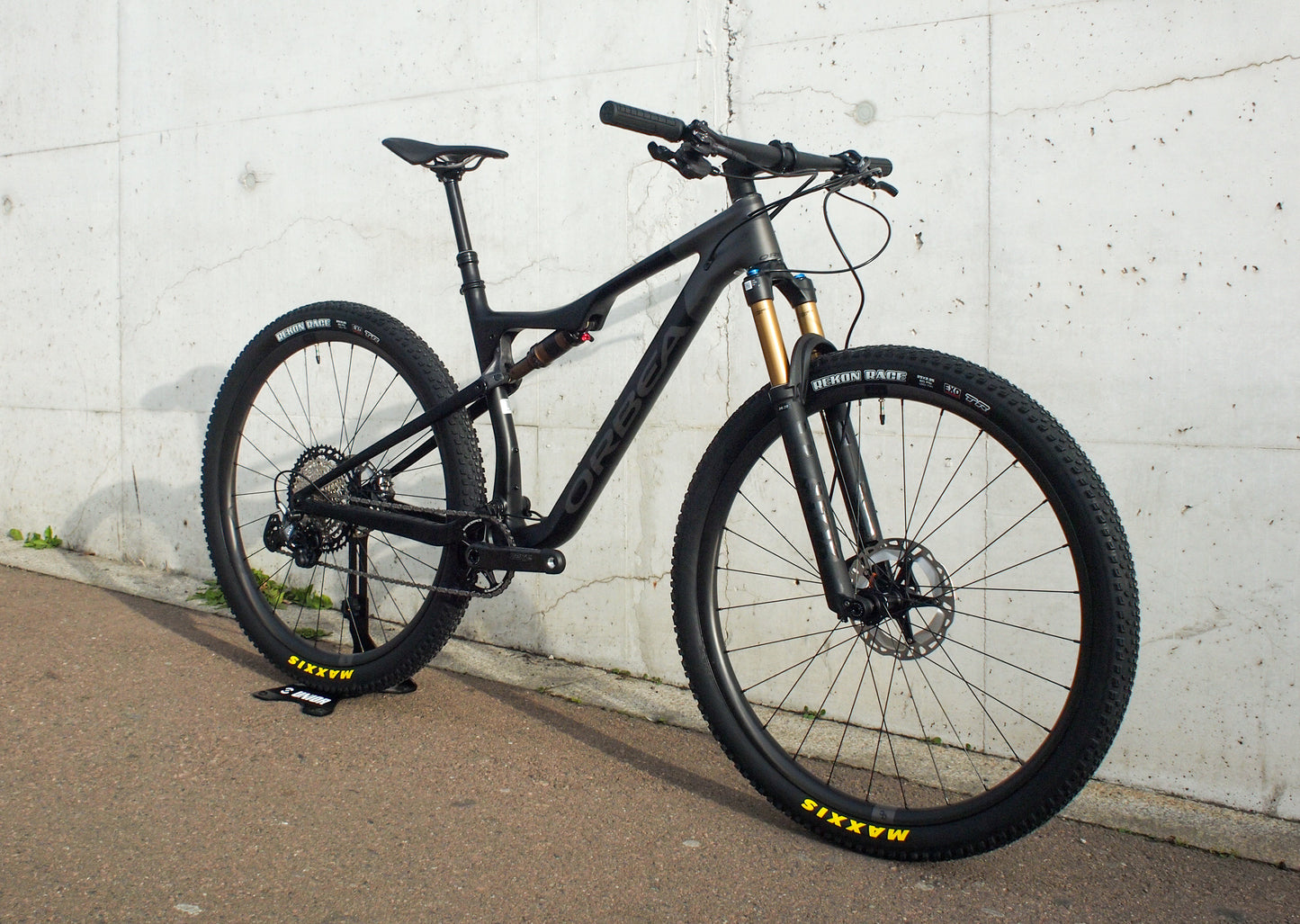 Orbea Oiz M-Pro TR, kun large og XL, custom sort. nesten 50% avslag!