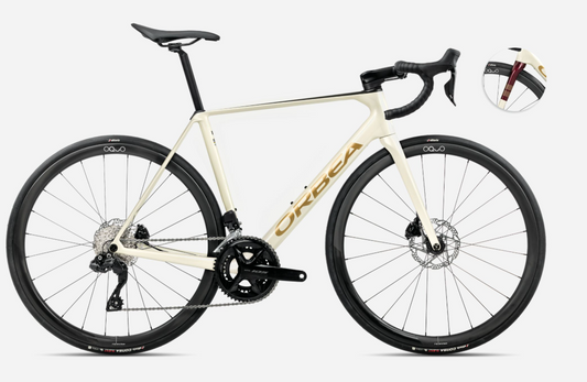 Kupptilbud: Orbea Orca M35i Di2 2025, elektriske gir og karbonhjulsett