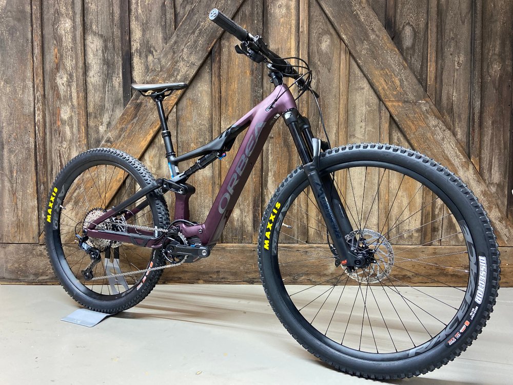 Orbea Rise H30 spesialtilbud Metallic Mullbery