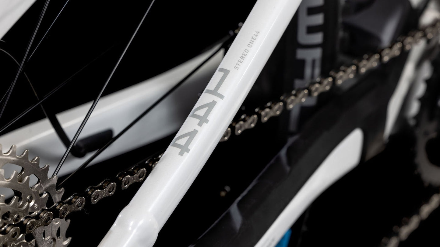 Overligger: Cube Stereo Hybrid ONE44 EXC 800wh Batteri, 100nm Motor